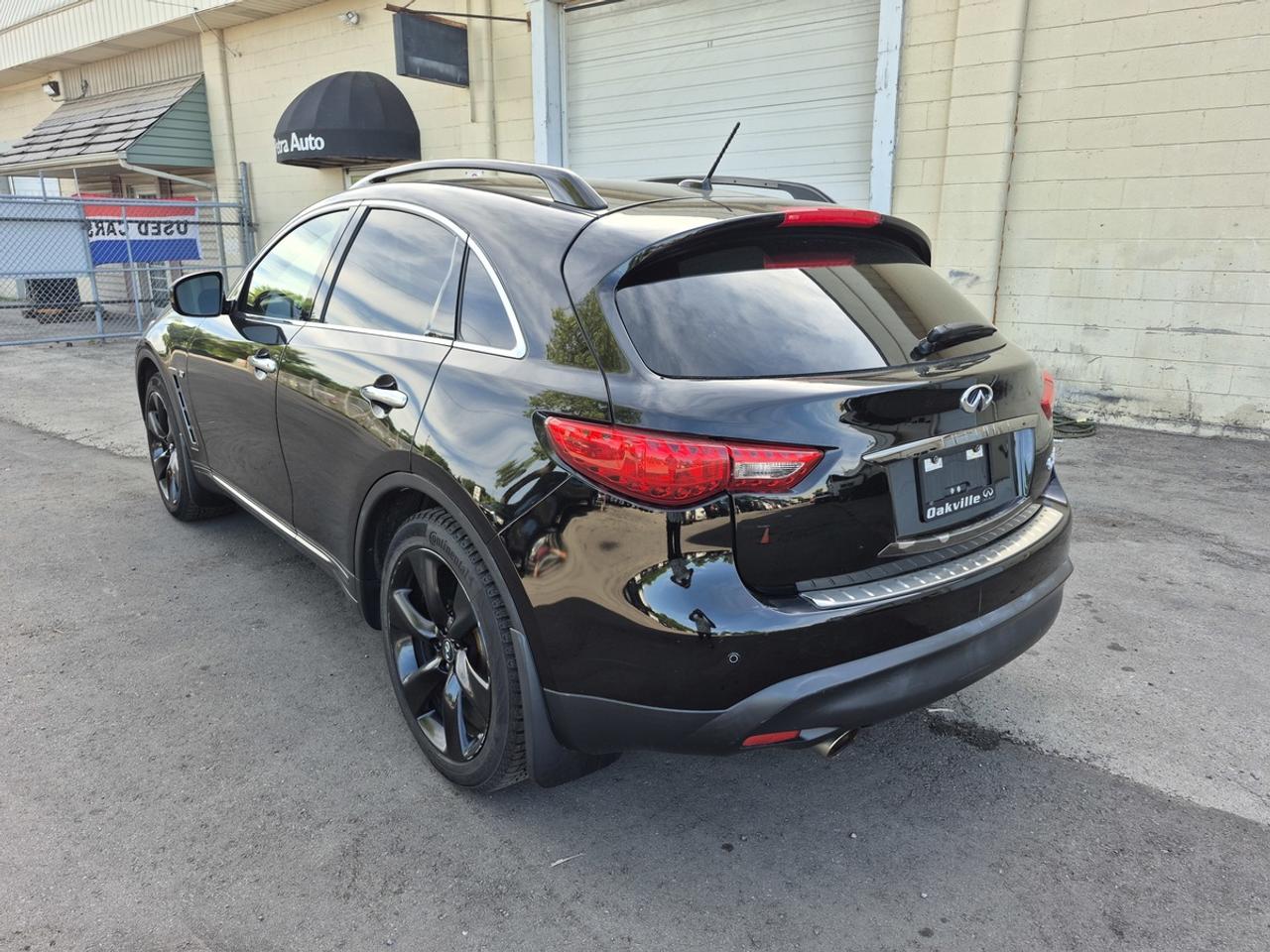 2017 Infiniti QX70  Photo