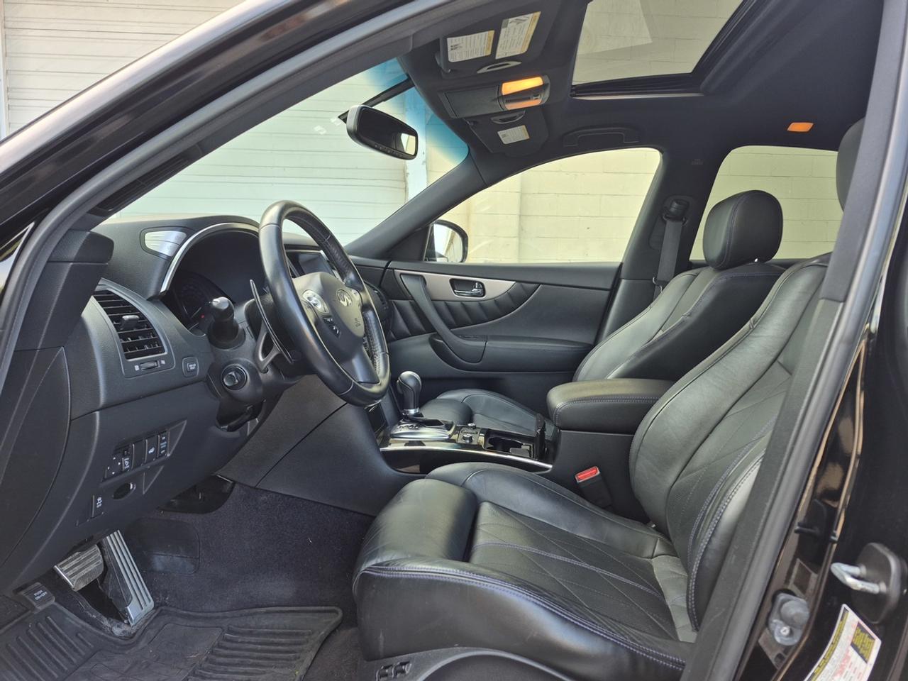 2017 Infiniti QX70  Photo