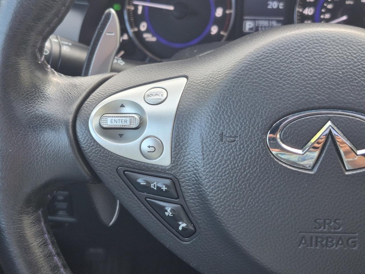 2017 Infiniti QX70  Photo