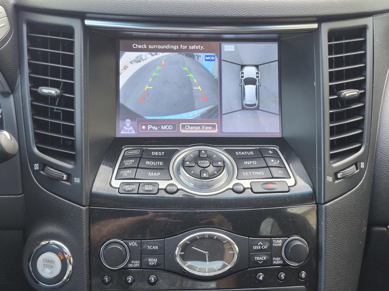 2017 Infiniti QX70  Photo