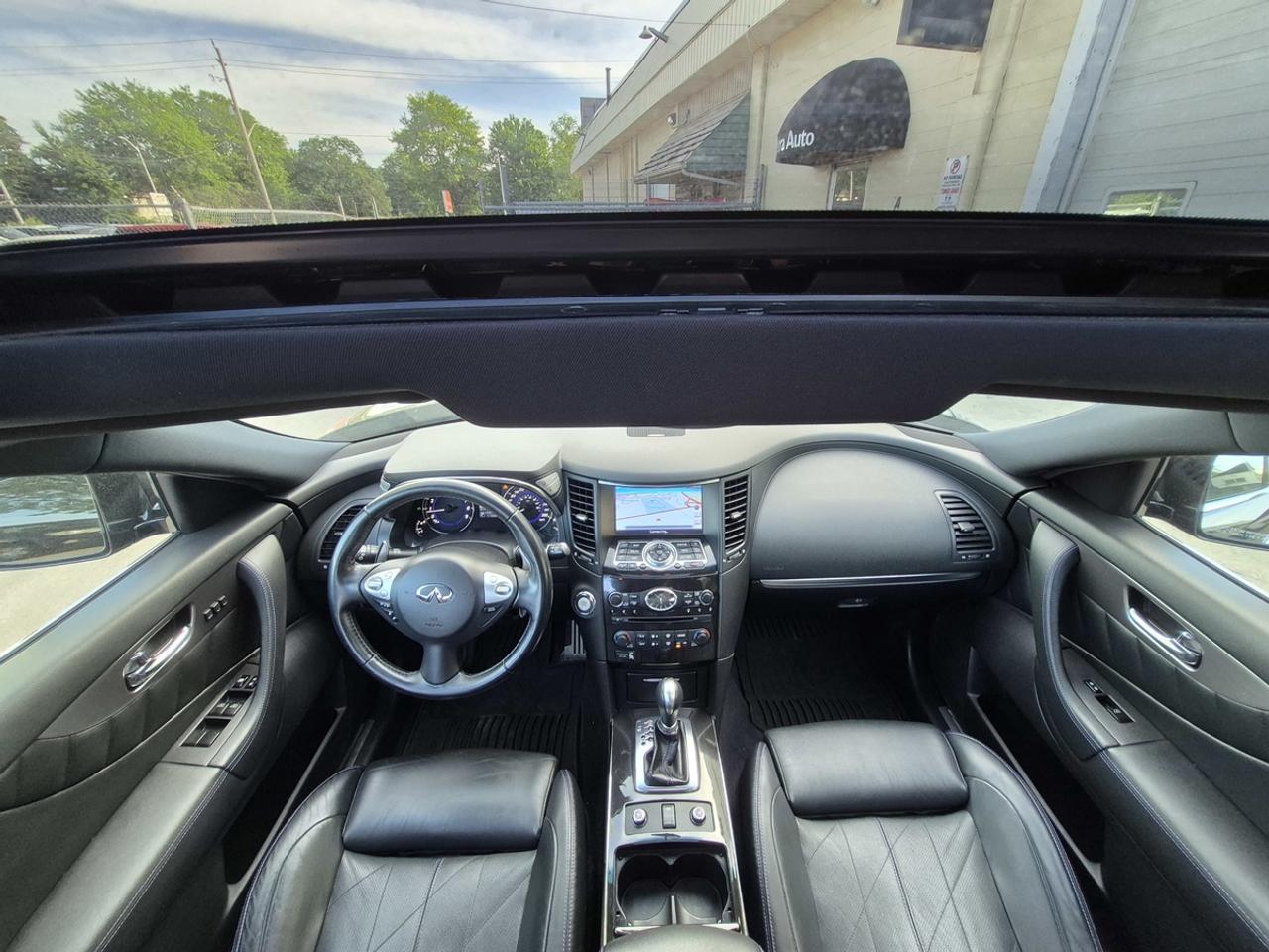 2017 Infiniti QX70  Photo