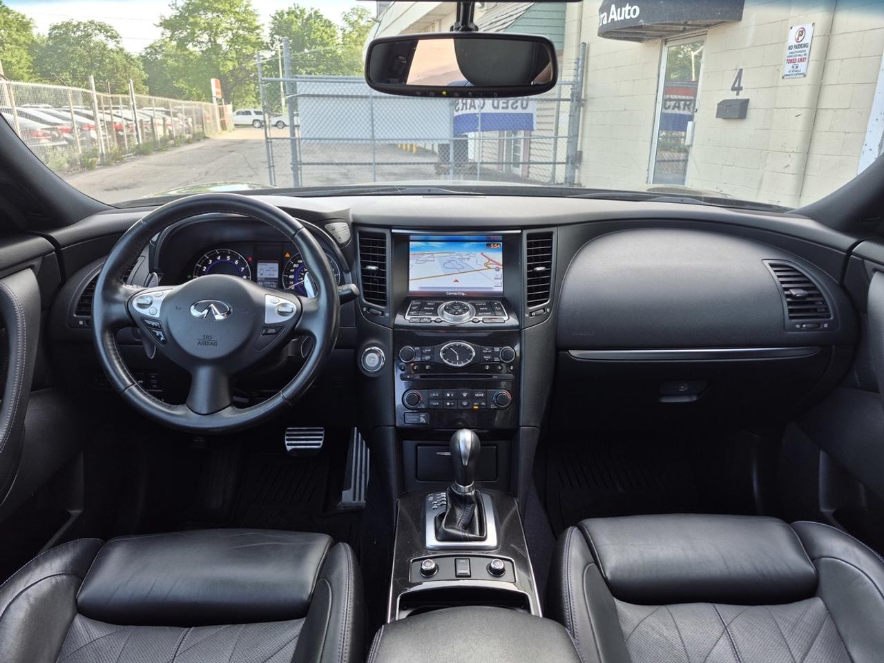 2017 Infiniti QX70  Photo
