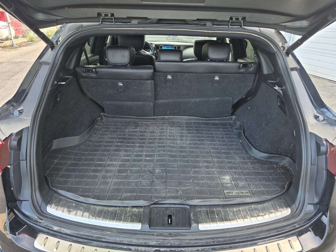 2017 Infiniti QX70  Photo
