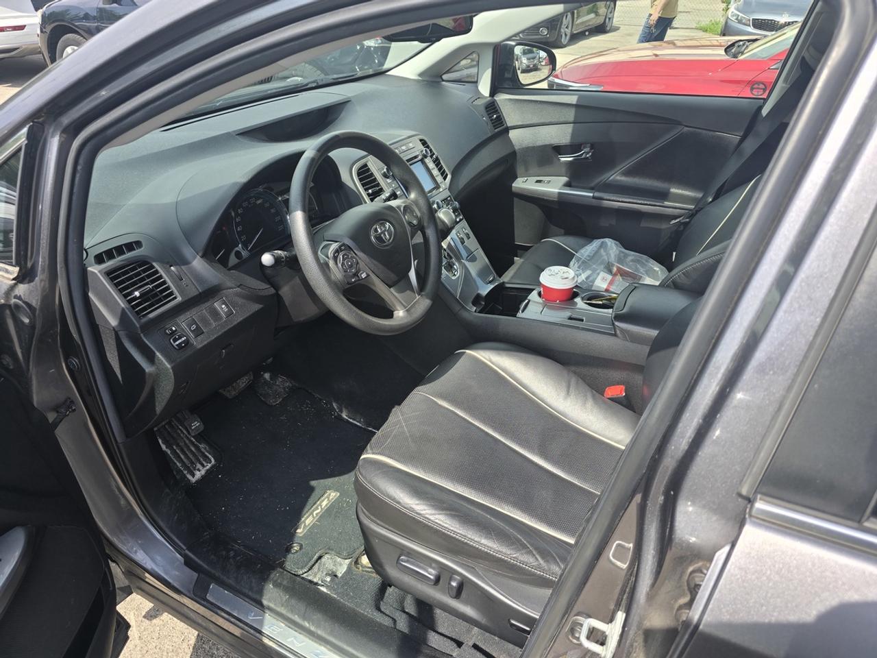 2015 Toyota Venza XLE Photo