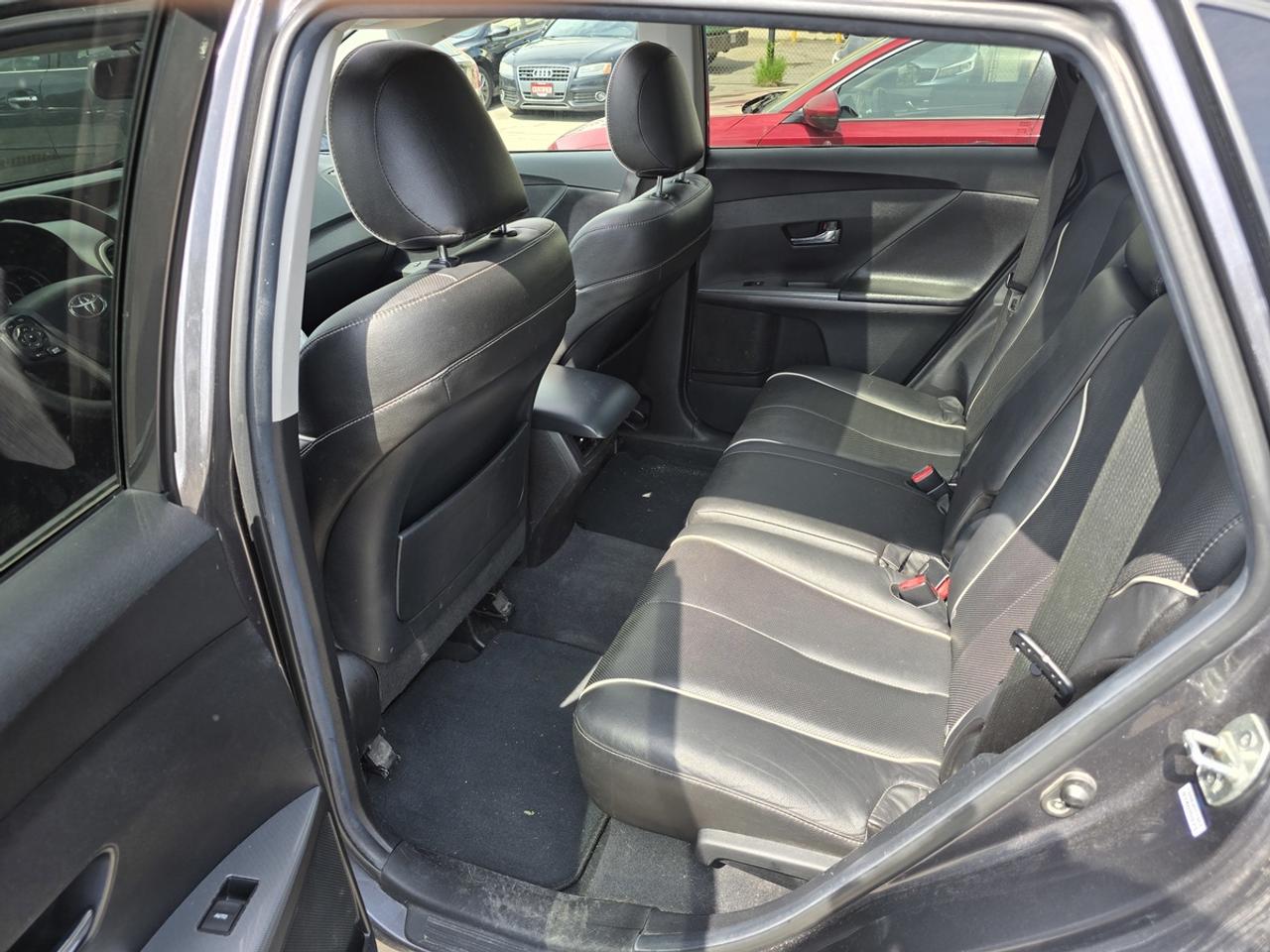 2015 Toyota Venza XLE Photo