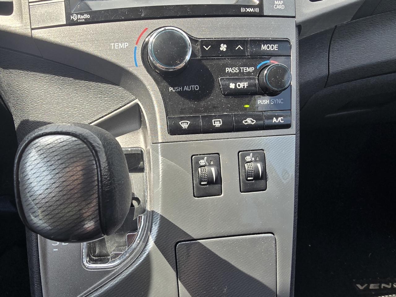 2015 Toyota Venza XLE Photo