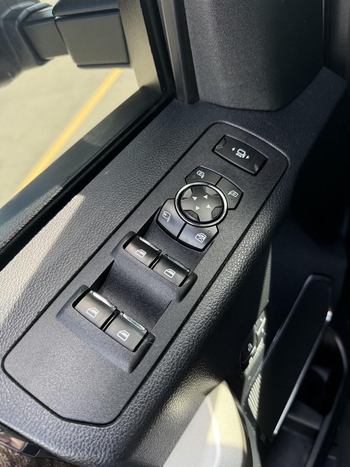 2017 Ford F-250 SUPER DUTY Lariat Photo