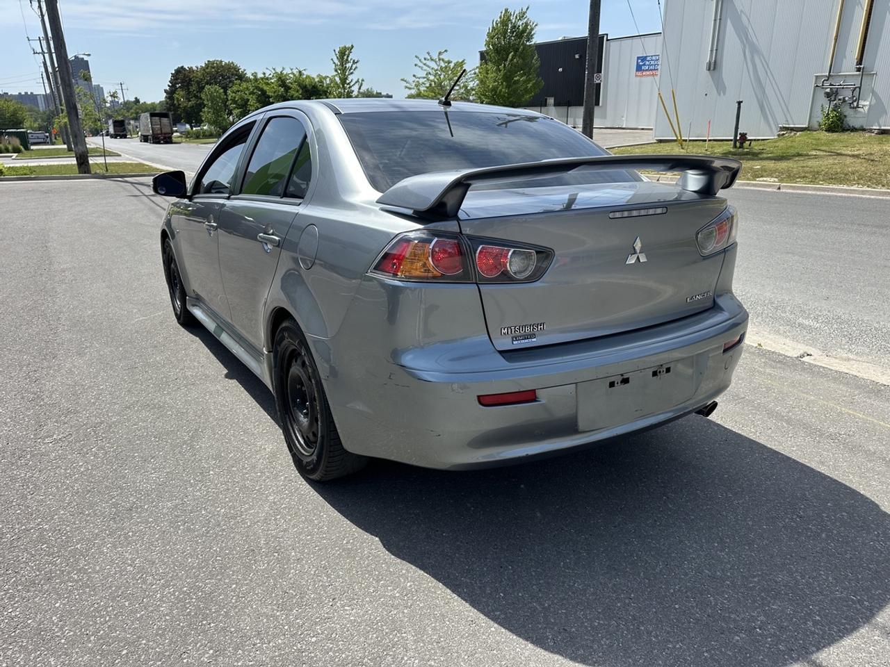 2015 Mitsubishi Lancer ES Photo4
