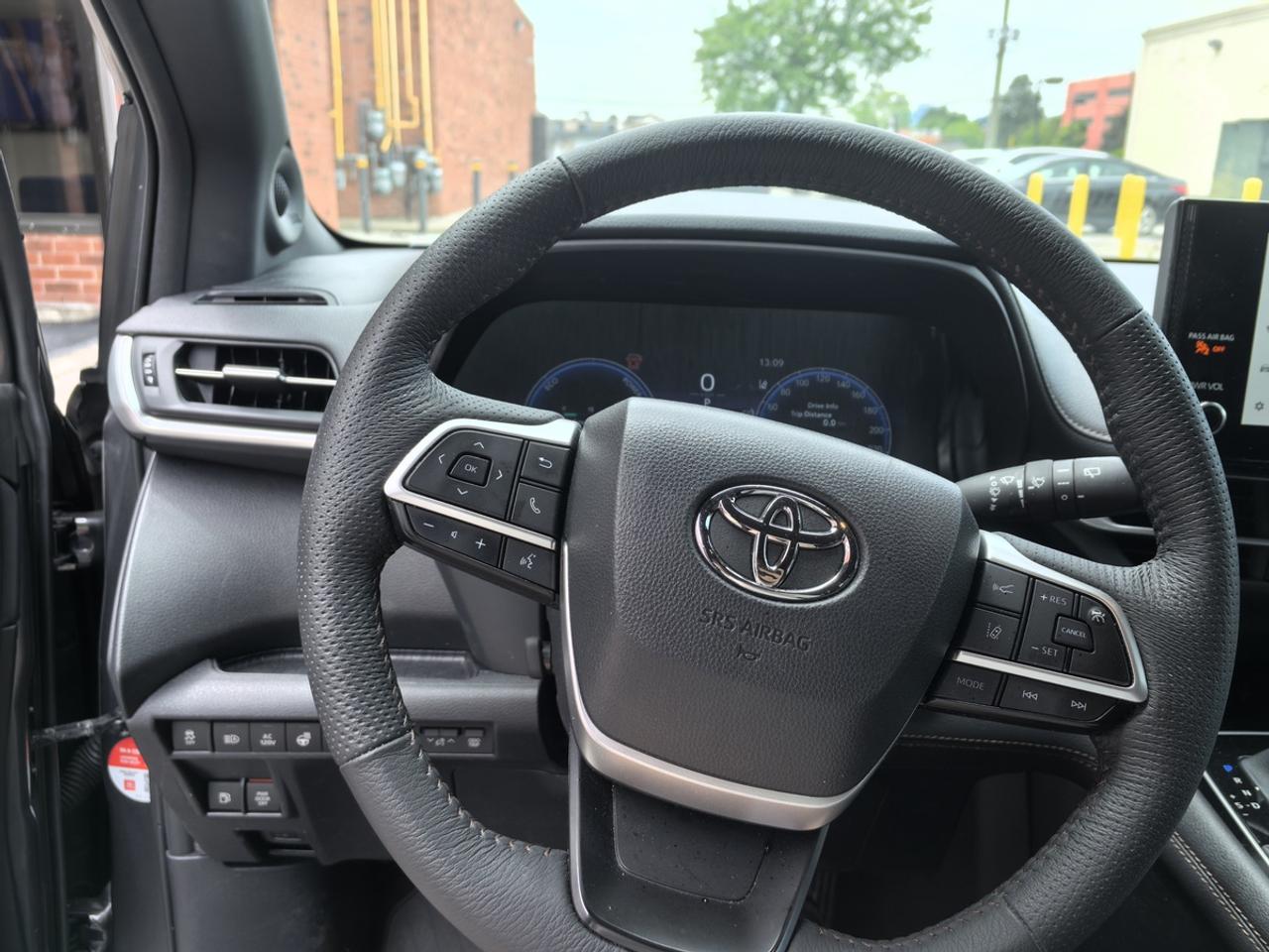 2025 Toyota Sienna LIMITED Photo