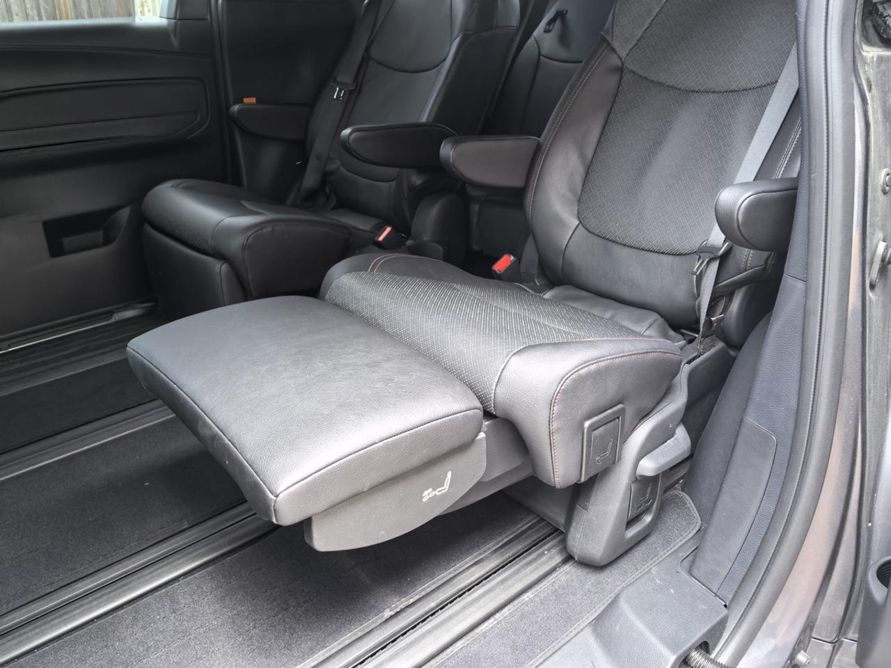 2025 Toyota Sienna LIMITED Photo