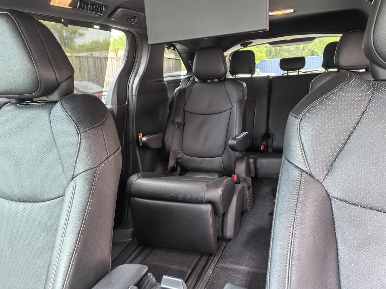 2025 Toyota Sienna LIMITED Photo