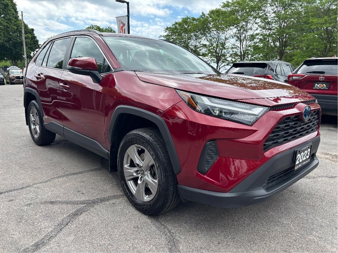 2023 Toyota RAV4 Hybrid XLE AWD MOONROOF HEATED STEERING ONE OWNER Photo