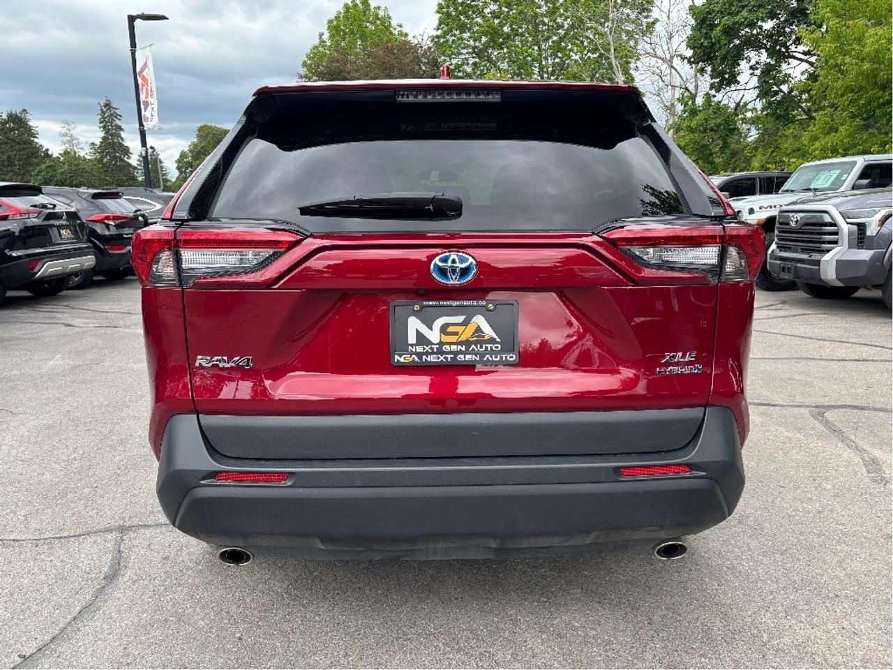2023 Toyota RAV4 Hybrid XLE AWD MOONROOF HEATED STEERING ONE OWNER Photo