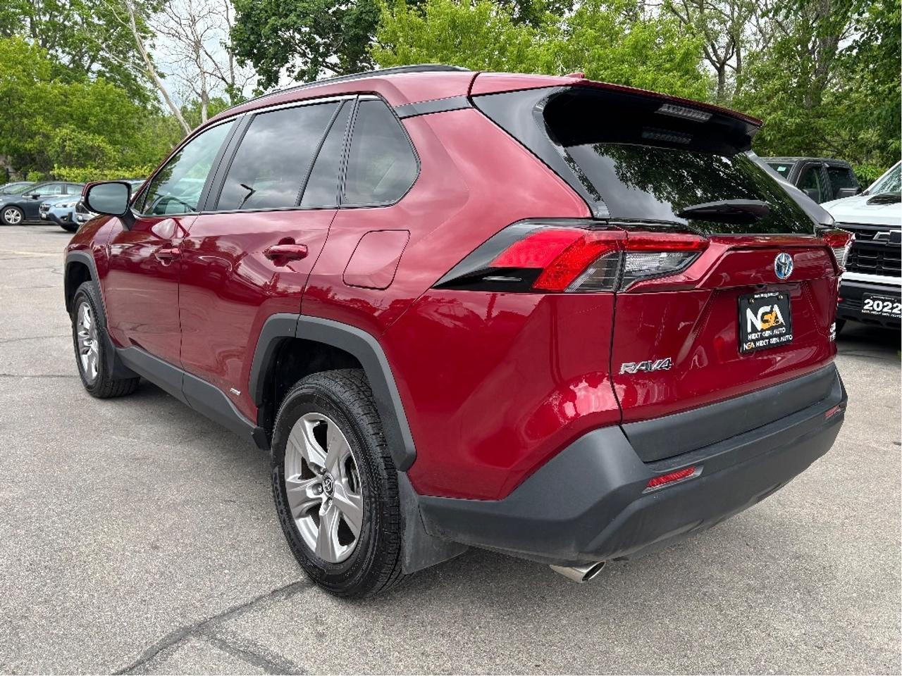 2023 Toyota RAV4 Hybrid XLE AWD MOONROOF HEATED STEERING ONE OWNER Photo