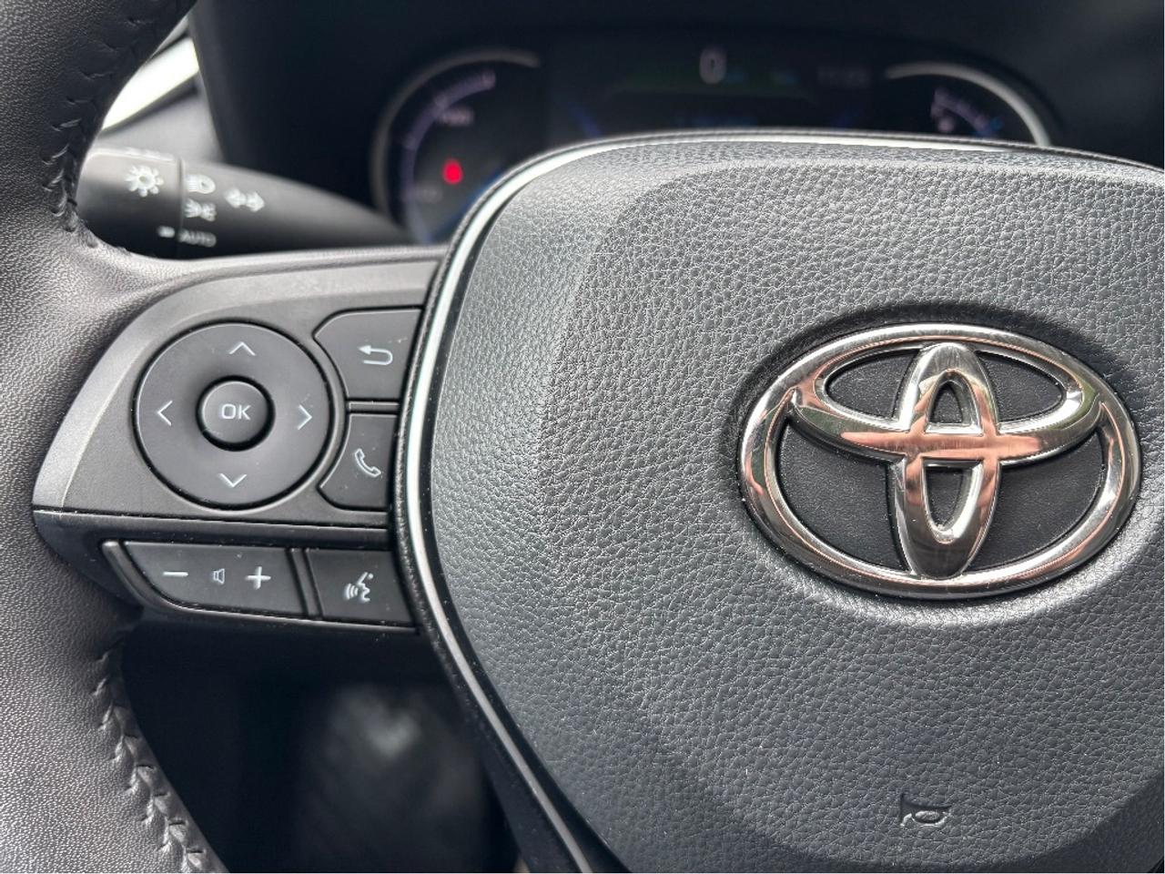 2023 Toyota RAV4 Hybrid XLE AWD MOONROOF HEATED STEERING ONE OWNER Photo