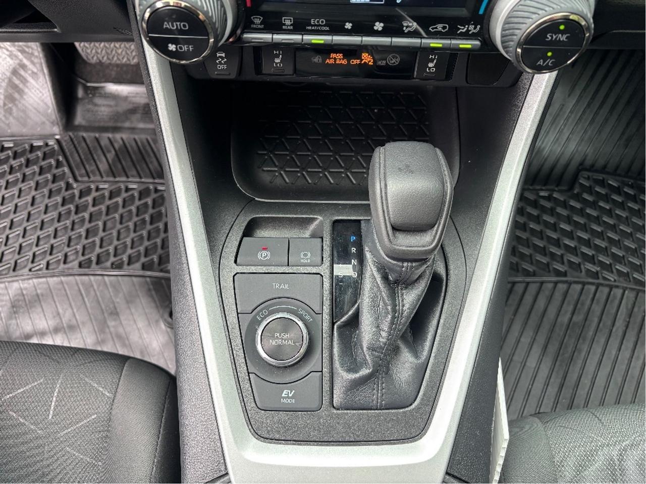 2023 Toyota RAV4 Hybrid XLE AWD MOONROOF HEATED STEERING ONE OWNER Photo