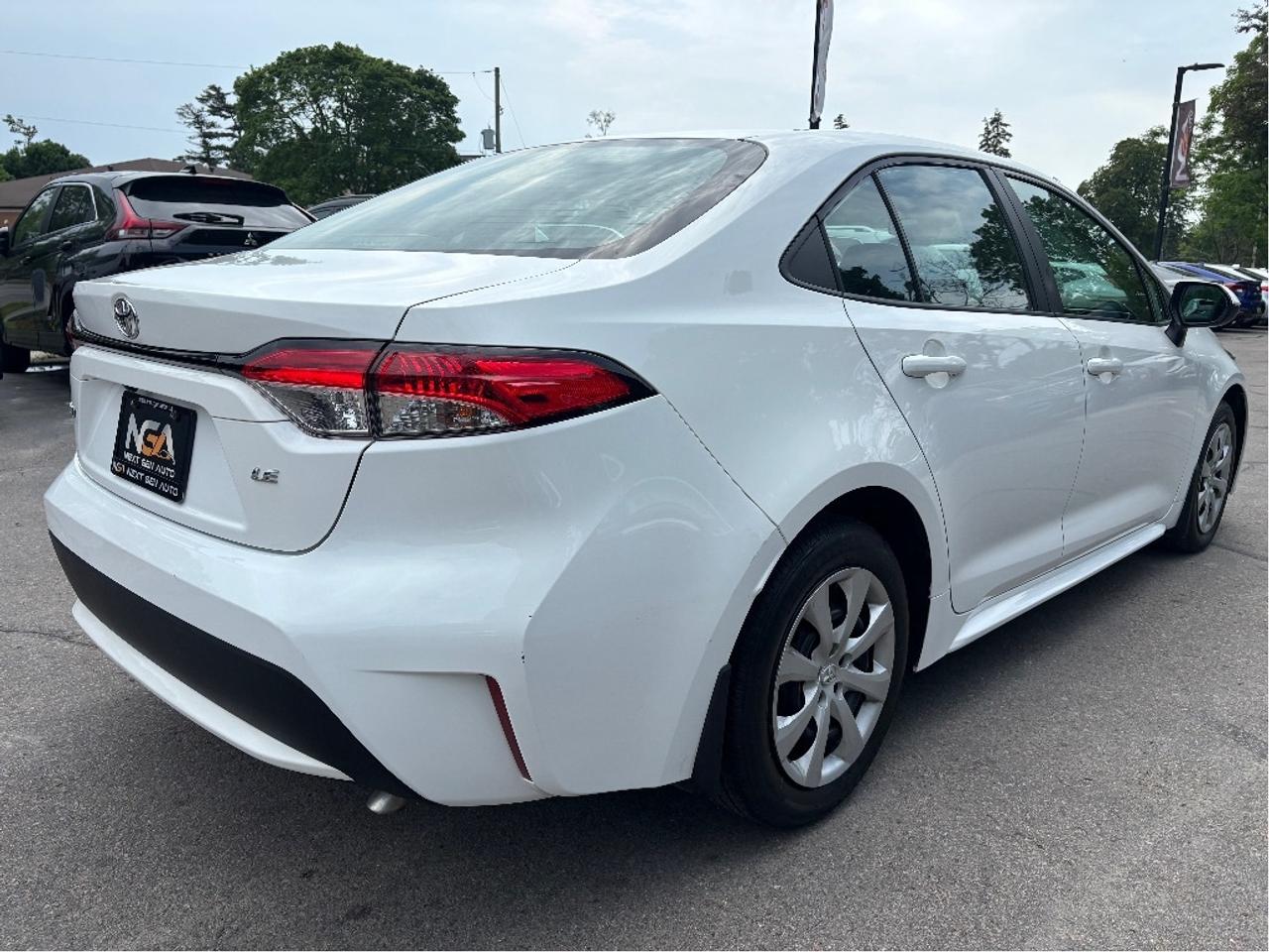 2020 Toyota Corolla LE Photo