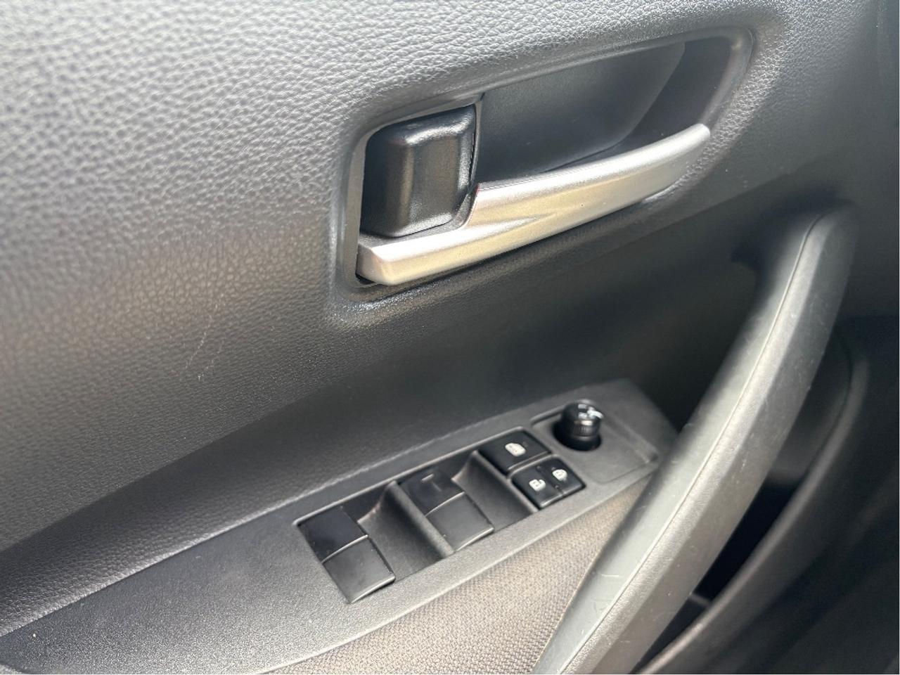2020 Toyota Corolla LE Photo