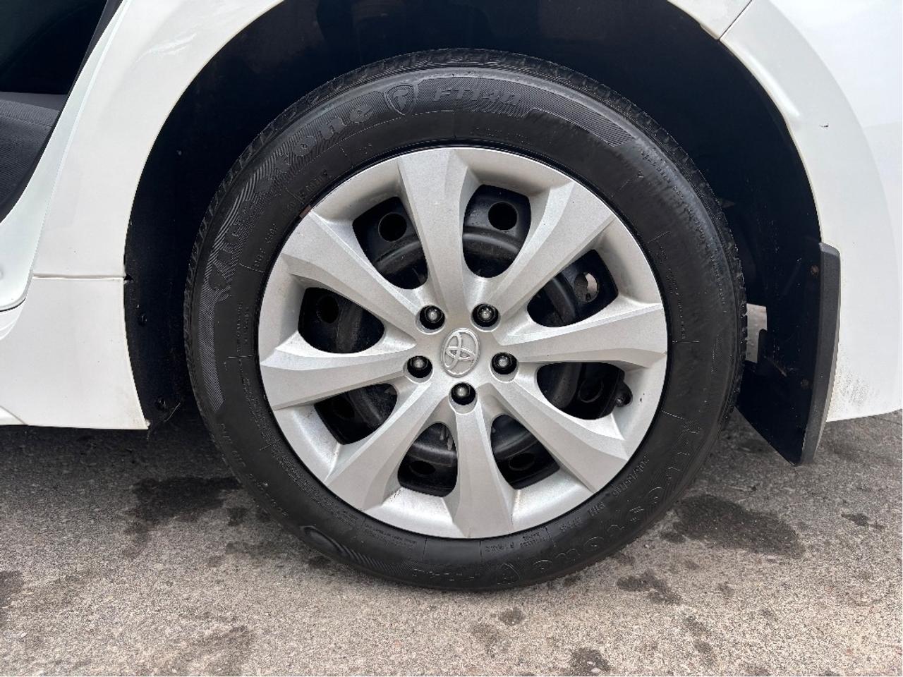 2020 Toyota Corolla LE Photo