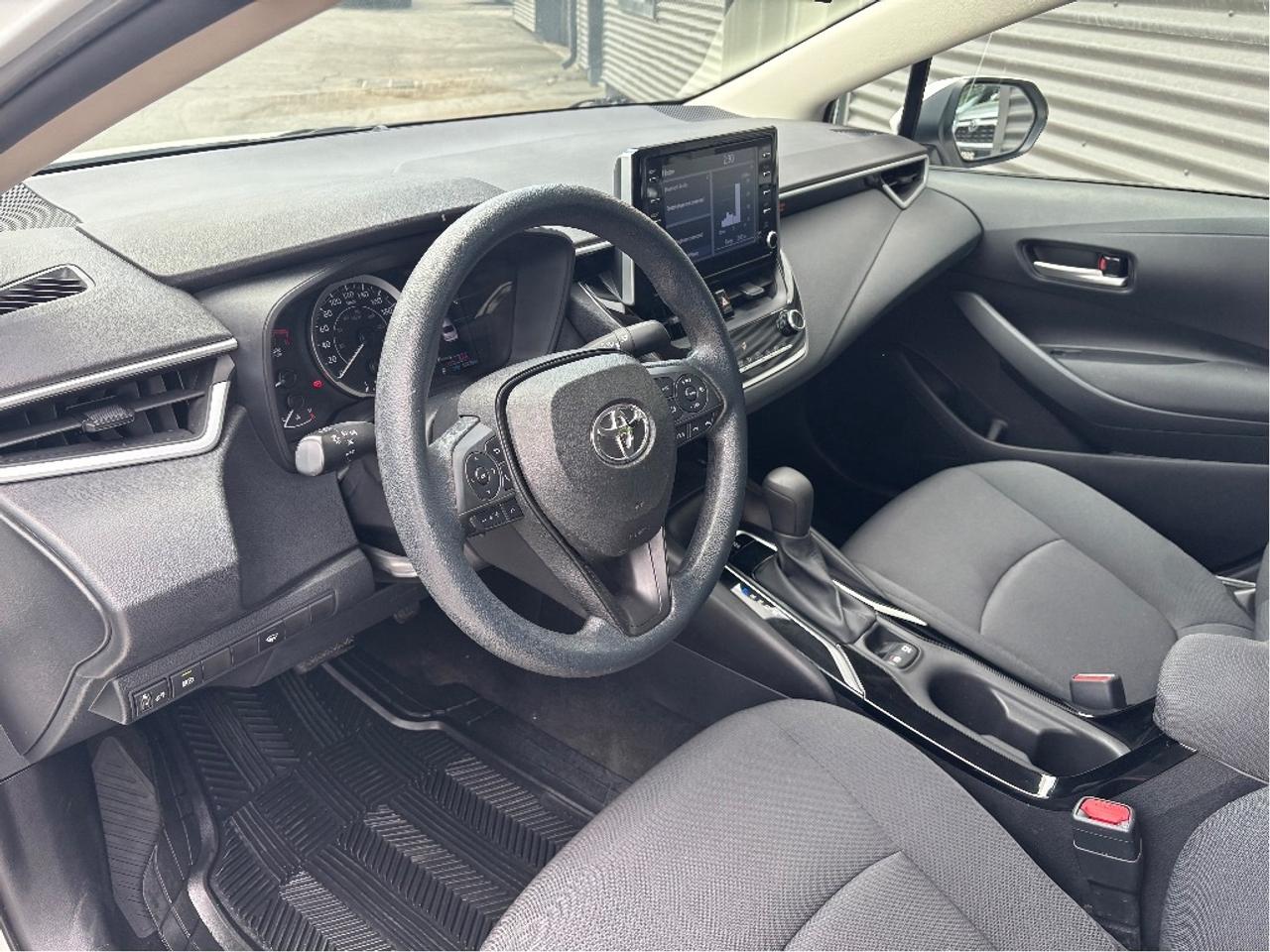 2020 Toyota Corolla LE Photo