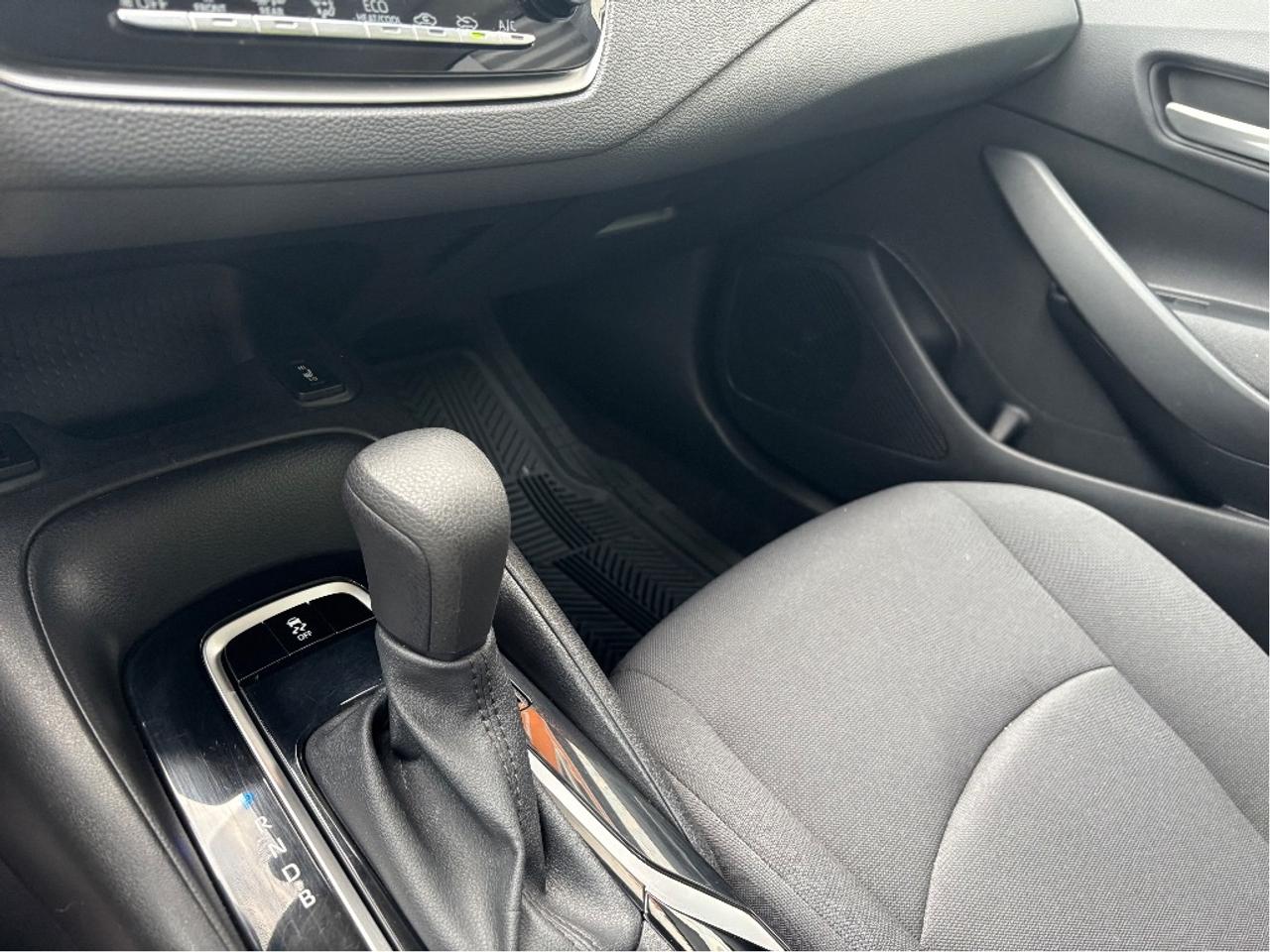 2020 Toyota Corolla LE Photo