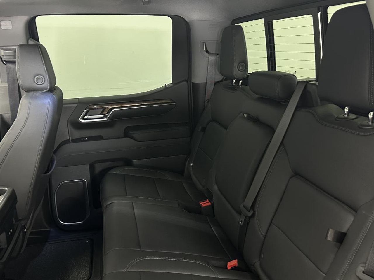 2024 Chevrolet Silverado 1500 RST Photo3