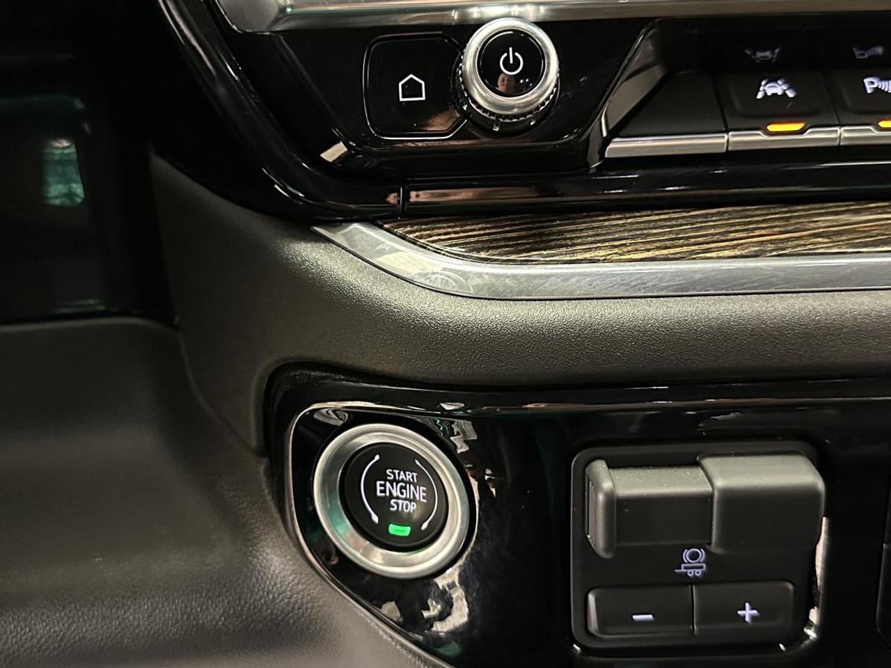 2024 GMC Sierra 1500 ELEVATION Photo