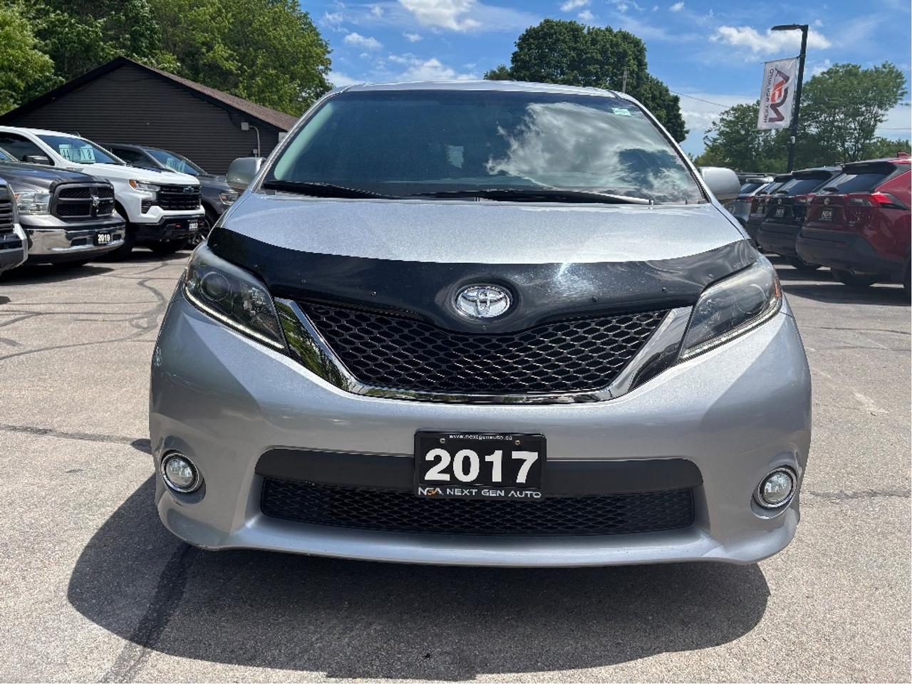 2017 Toyota Sienna SE 8 PASS LEATHER POWER SEAT CLEAN CARFAX Photo