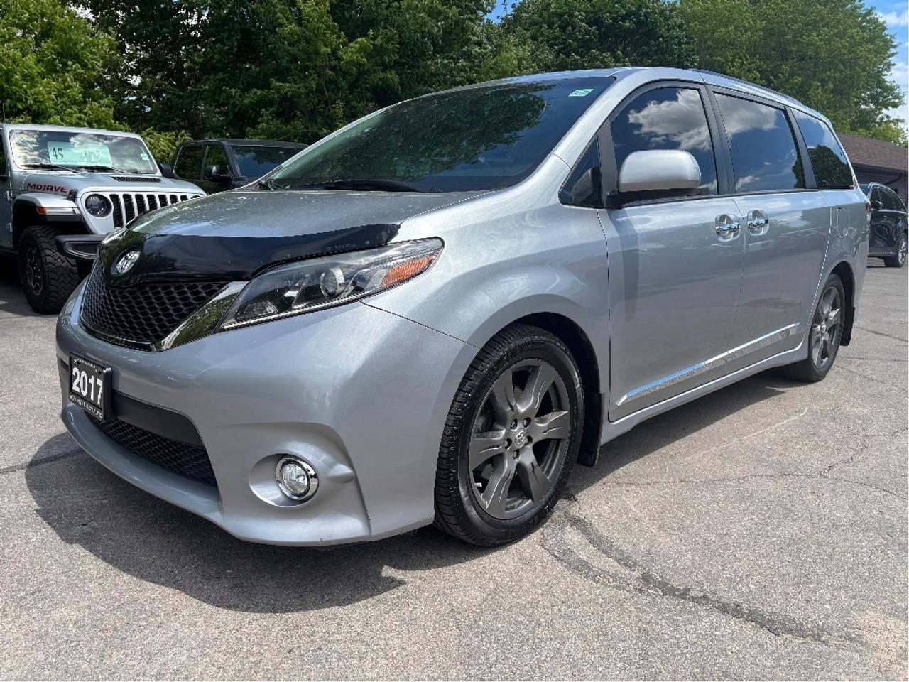 2017 Toyota Sienna SE 8 PASS LEATHER POWER SEAT CLEAN CARFAX Photo