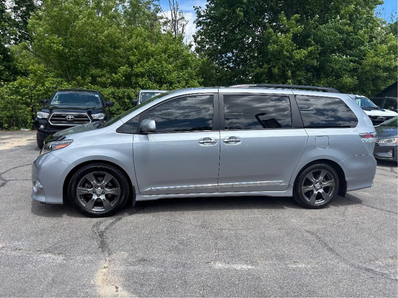 2017 Toyota Sienna SE 8 PASS LEATHER POWER SEAT CLEAN CARFAX Photo