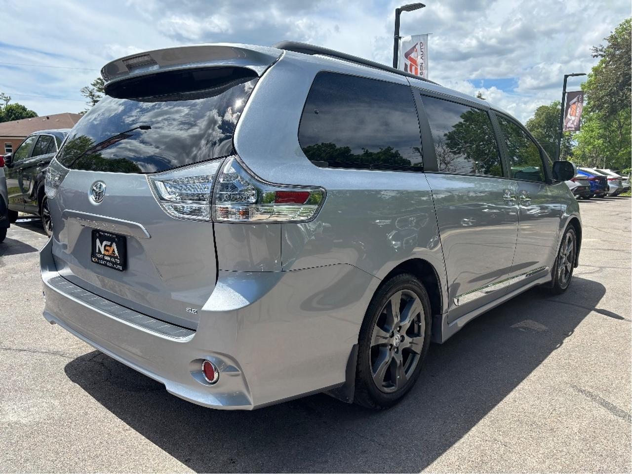 2017 Toyota Sienna SE 8 PASS LEATHER POWER SEAT CLEAN CARFAX Photo