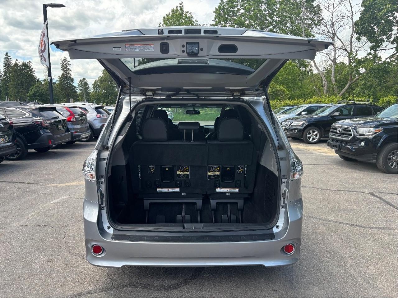 2017 Toyota Sienna SE 8 PASS LEATHER POWER SEAT CLEAN CARFAX Photo