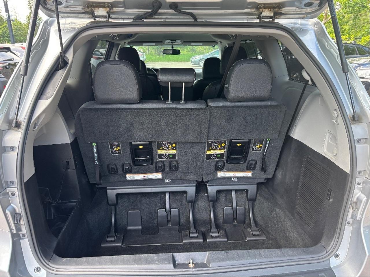 2017 Toyota Sienna SE 8 PASS LEATHER POWER SEAT CLEAN CARFAX Photo