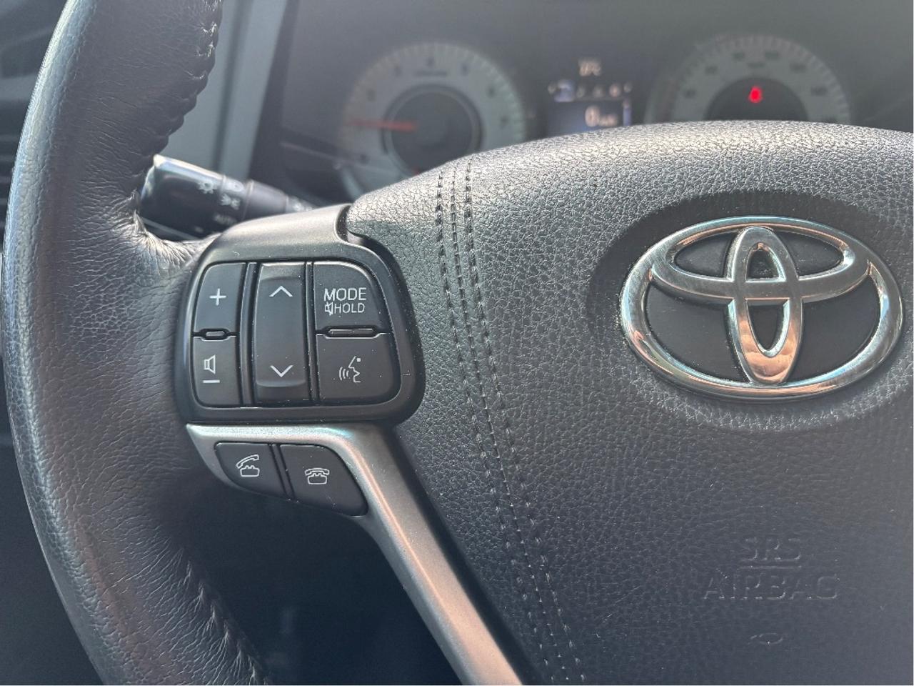 2017 Toyota Sienna SE 8 PASS LEATHER POWER SEAT CLEAN CARFAX Photo