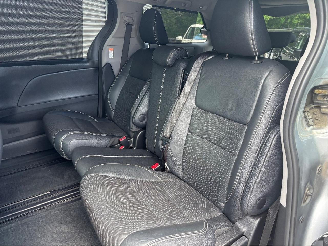 2017 Toyota Sienna SE 8 PASS LEATHER POWER SEAT CLEAN CARFAX Photo