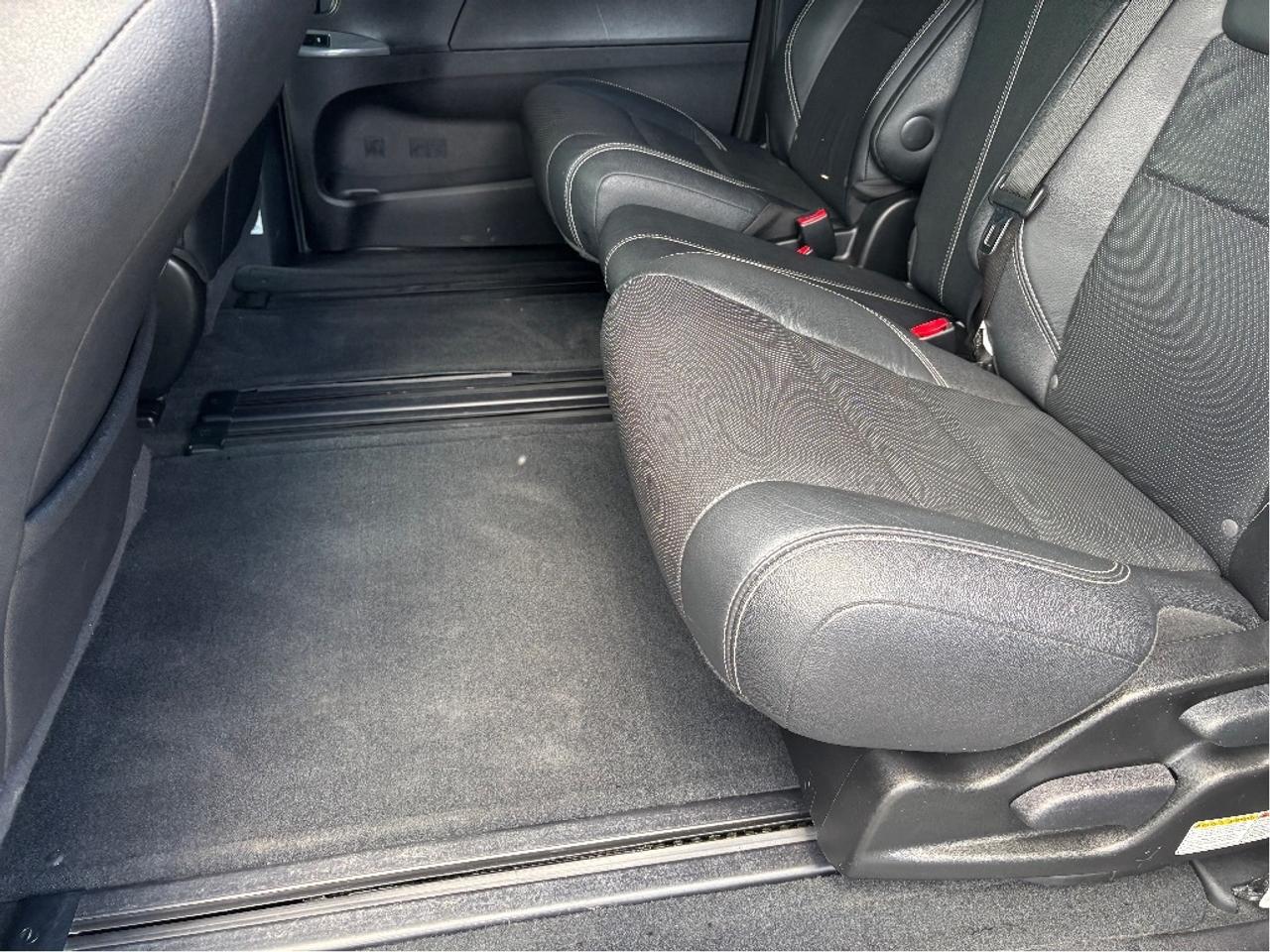 2017 Toyota Sienna SE 8 PASS LEATHER POWER SEAT CLEAN CARFAX Photo