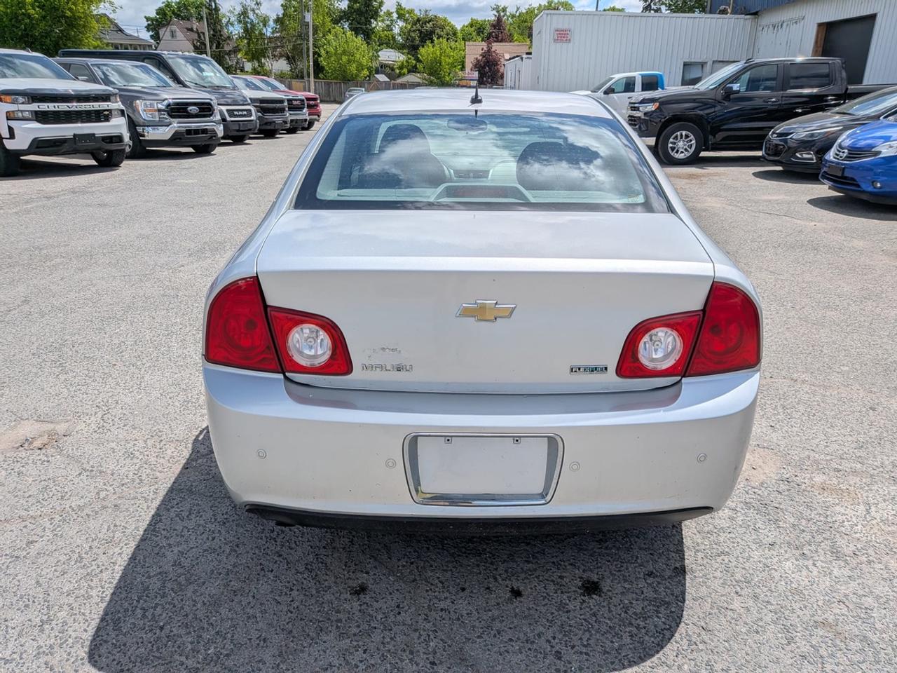 2010 Chevrolet Malibu LS Photo