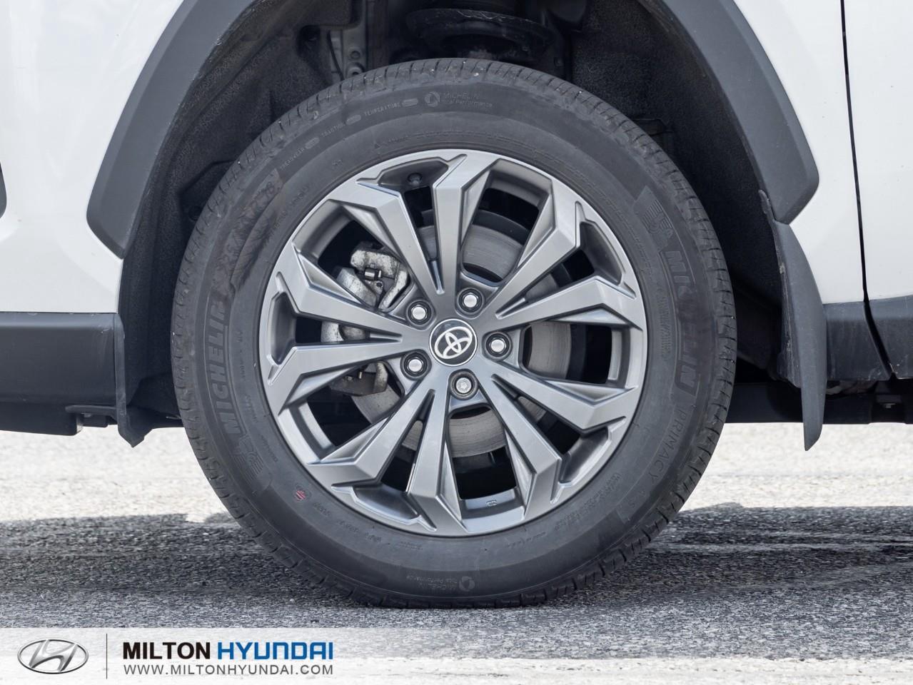 2025 Toyota RAV4 Hybrid XLE 4dr All-Wheel Drive Photo3