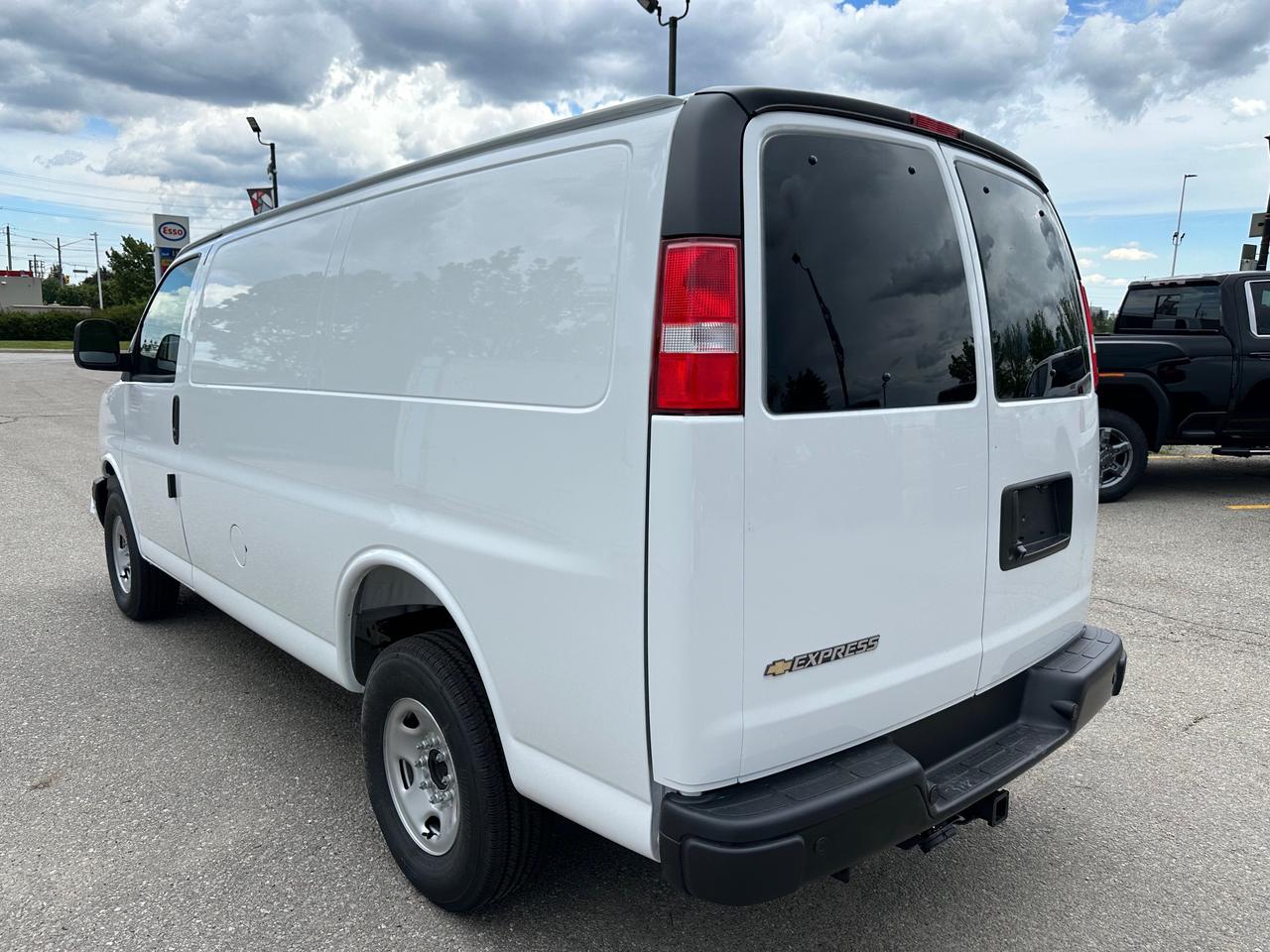 2026 Chevrolet Express 2500 Work Van Rear-Wheel Drive Cargo Van Photo
