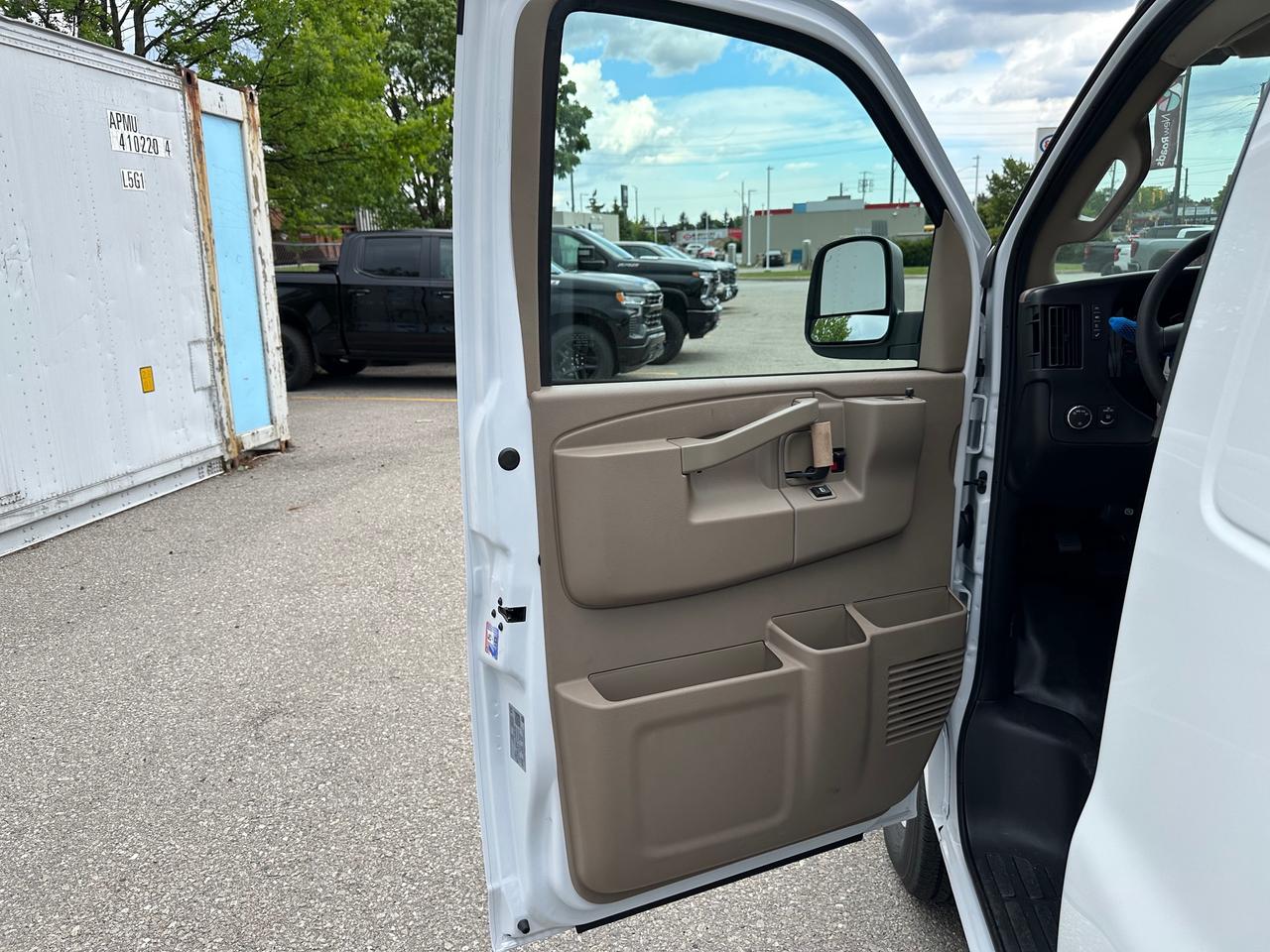 2026 Chevrolet Express 2500 Work Van Rear-Wheel Drive Cargo Van Photo