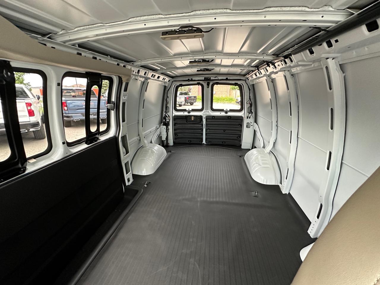 2026 Chevrolet Express 2500 Work Van Rear-Wheel Drive Cargo Van Photo