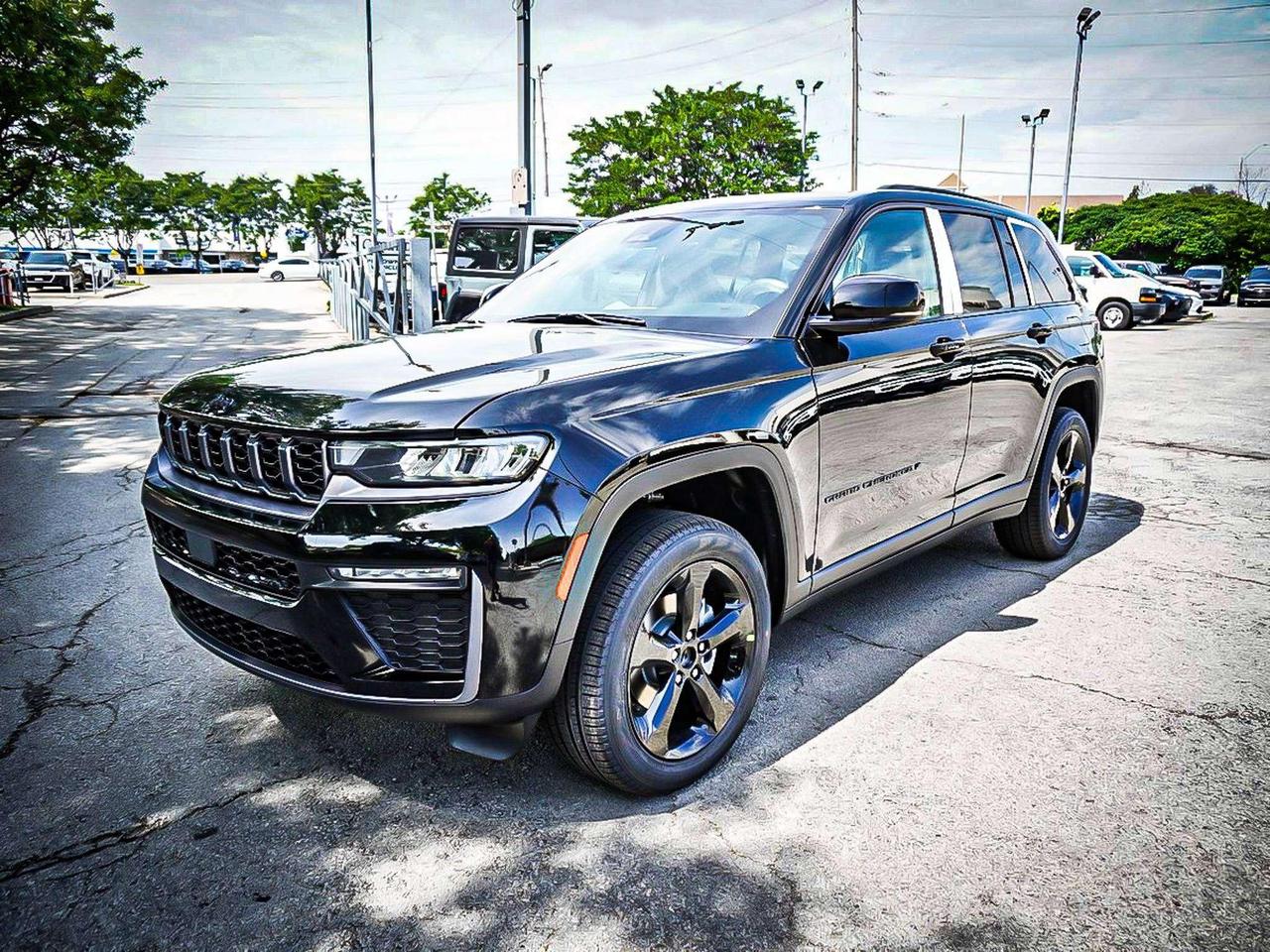 2026 Jeep Grand Cherokee  Photo4