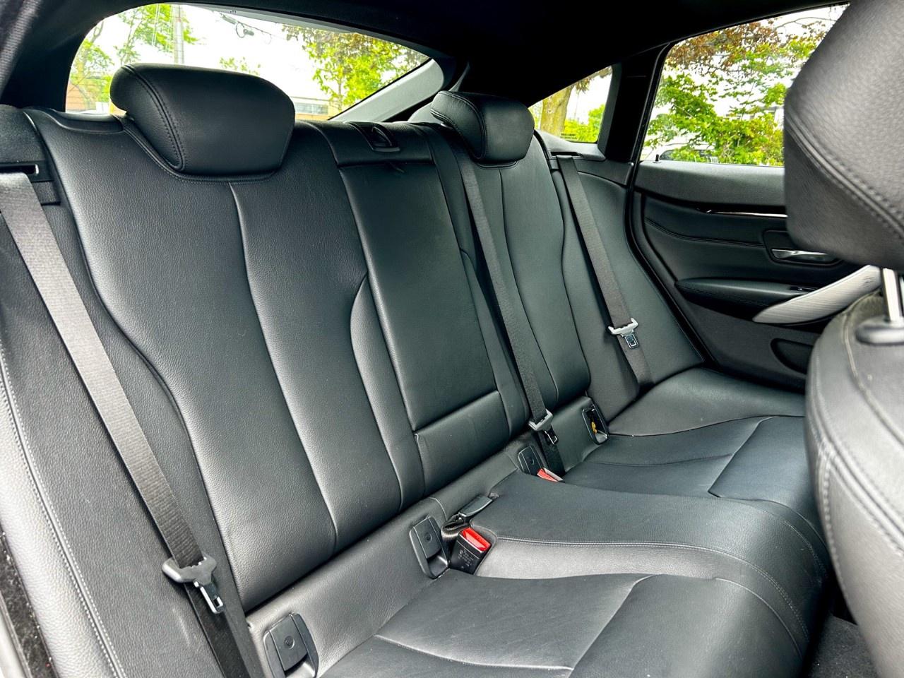 2016 BMW 4 Series AWD / 4 cylinder / Low km Photo