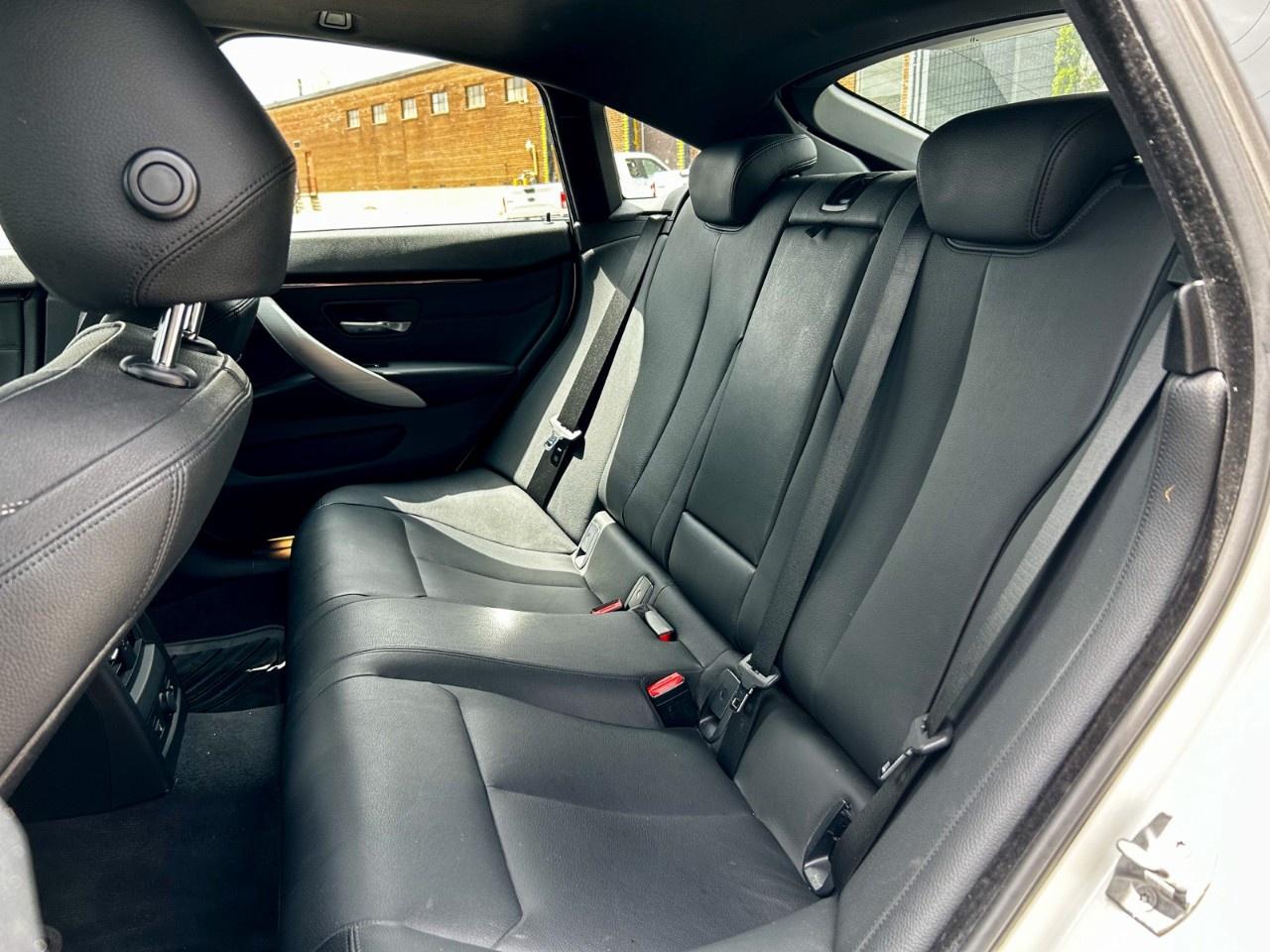 2016 BMW 4 Series AWD / 4 cylinder / Low km Photo