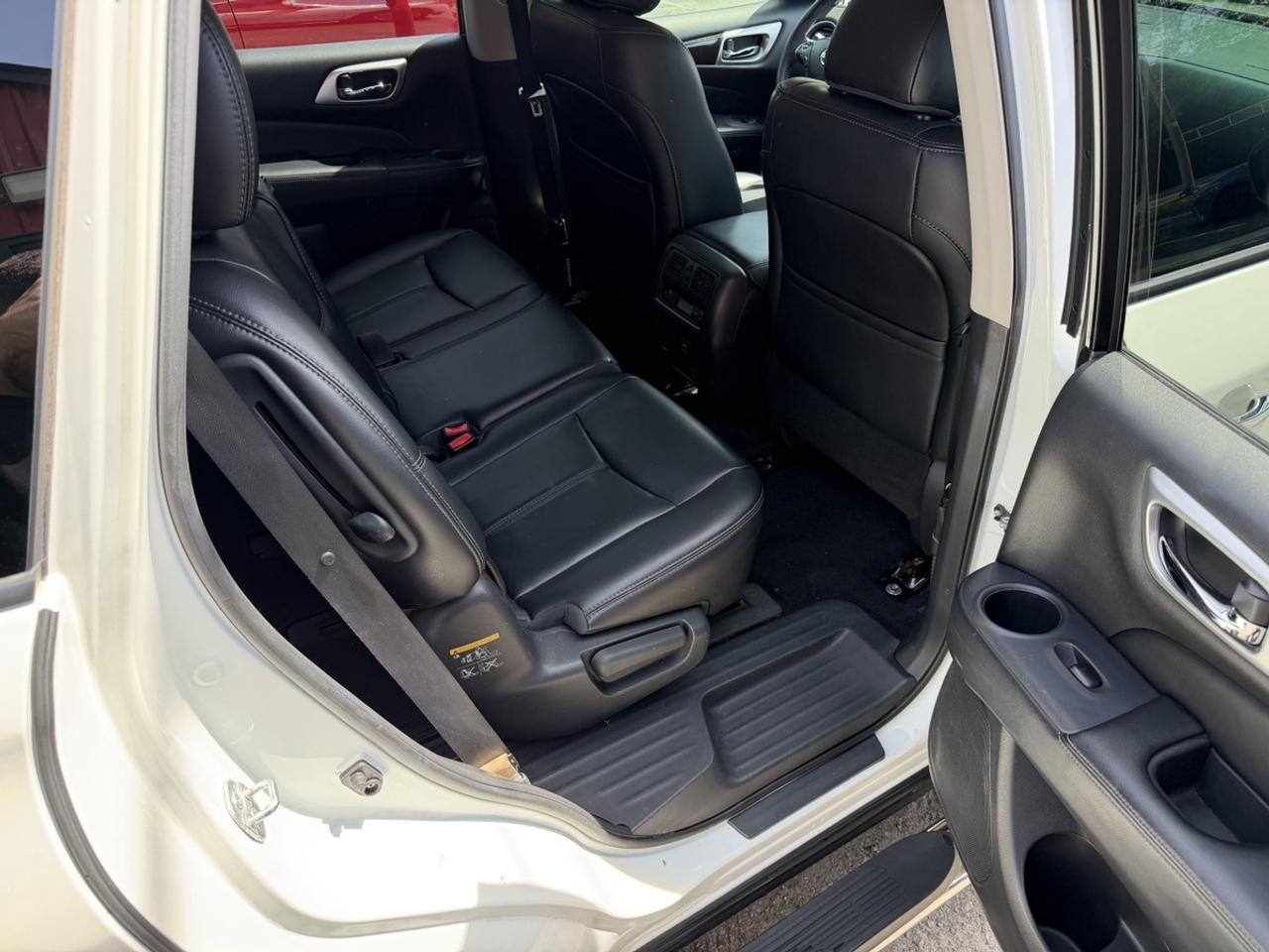 2015 Nissan Pathfinder SL 4WD Photo