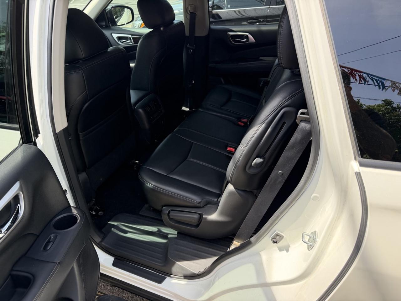 2015 Nissan Pathfinder SL 4WD Photo
