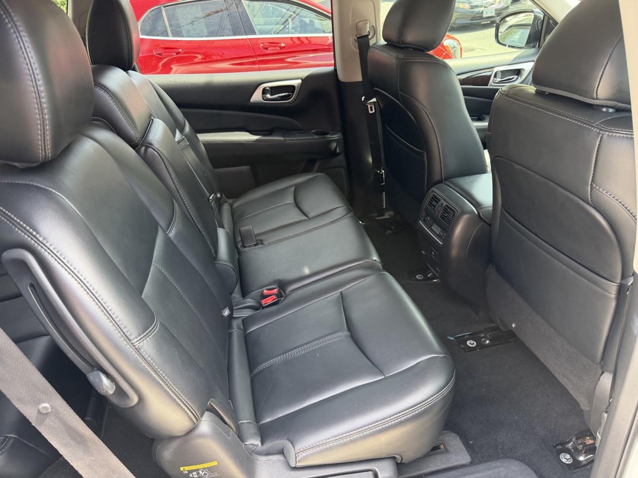 2015 Nissan Pathfinder SL 4WD Photo
