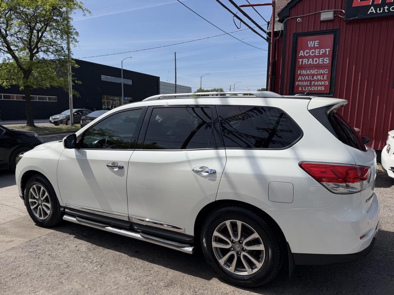 2015 Nissan Pathfinder SL 4WD Photo