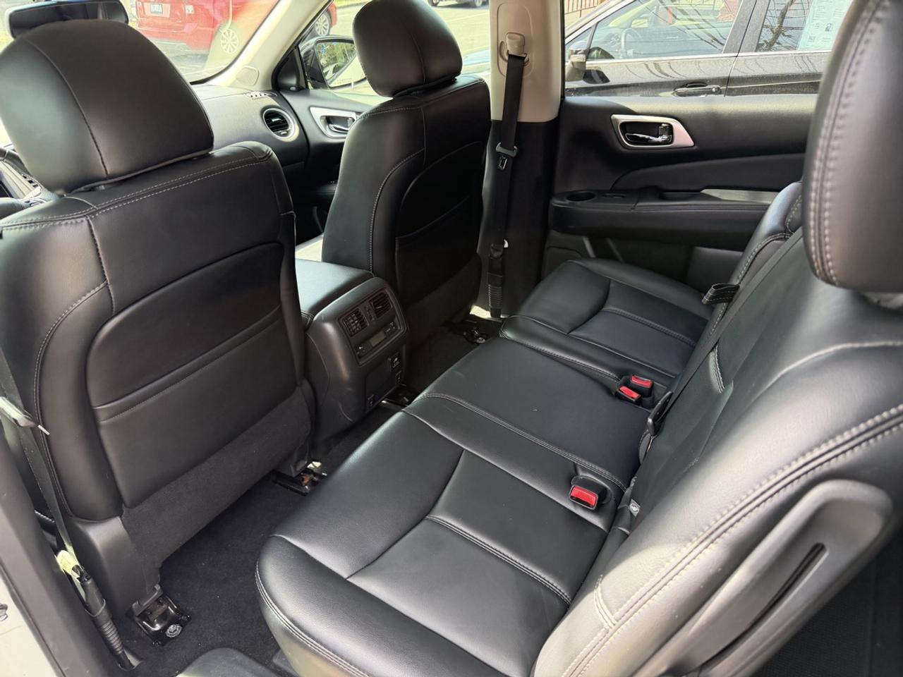 2015 Nissan Pathfinder SL 4WD Photo