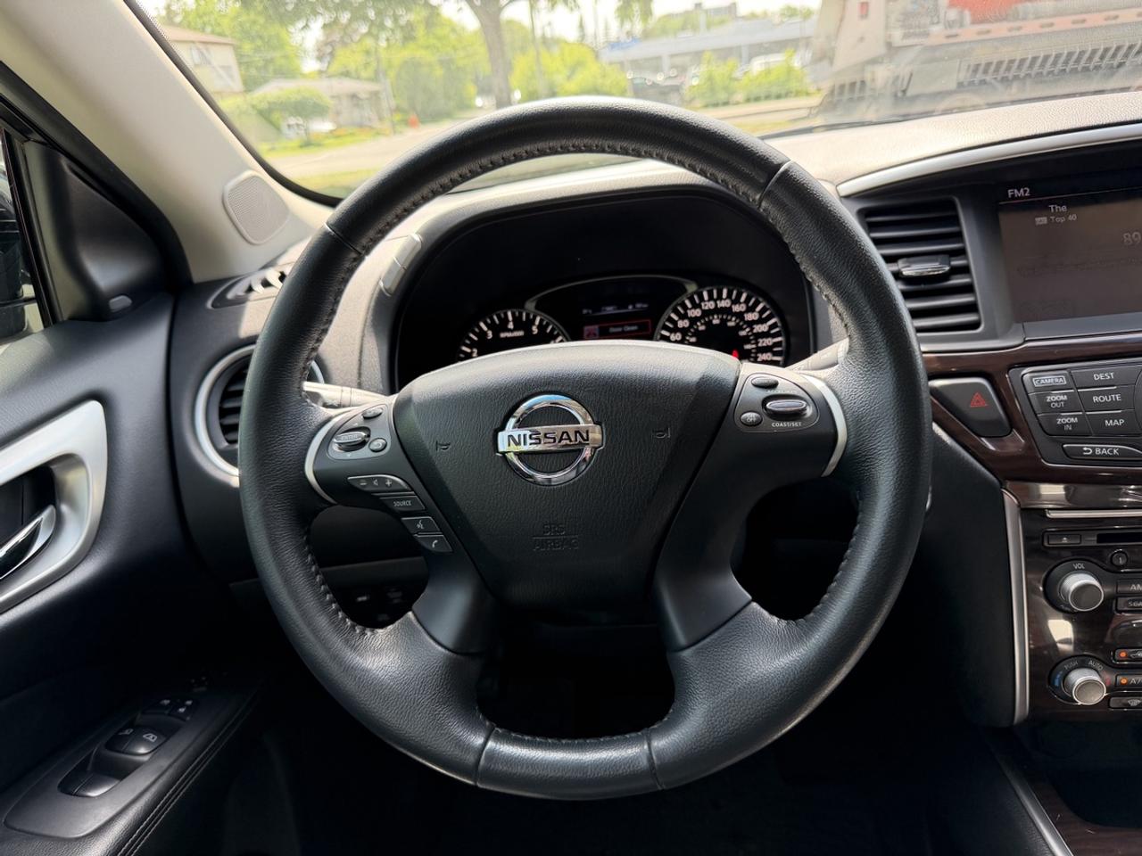 2015 Nissan Pathfinder SL 4WD Photo